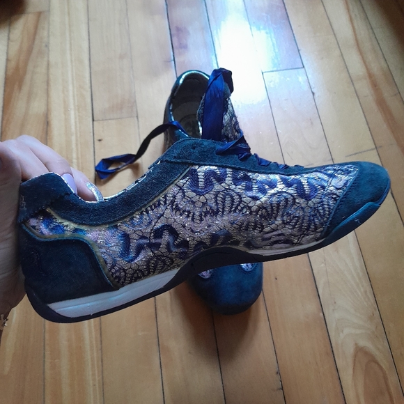 Vintage Von Dutch Sneakers - Picture 8 of 8